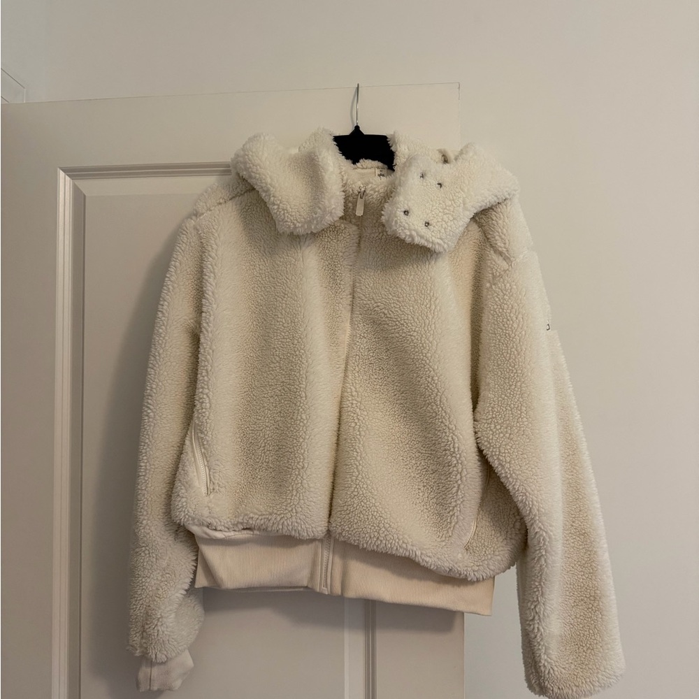 Alo Cozy Cream Sherpa Jacket